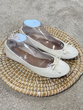American Eagle Women’s Textured Ballerina Flat Shoes Bow in White 8